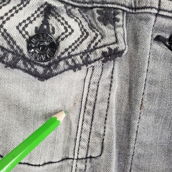 LuLaRoe Crop Jean Jacket M Gray Stretchy Denim Floral Embroidery Buttoned Fitted - Picture 7 of 13